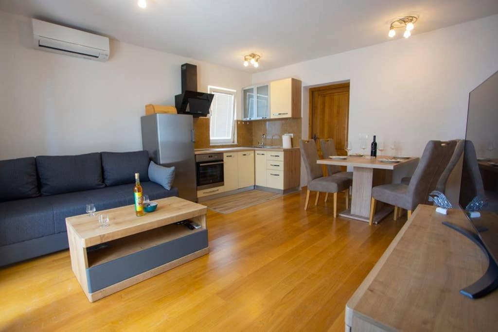 Apartments Vladimir #3 Makarska Esterno foto